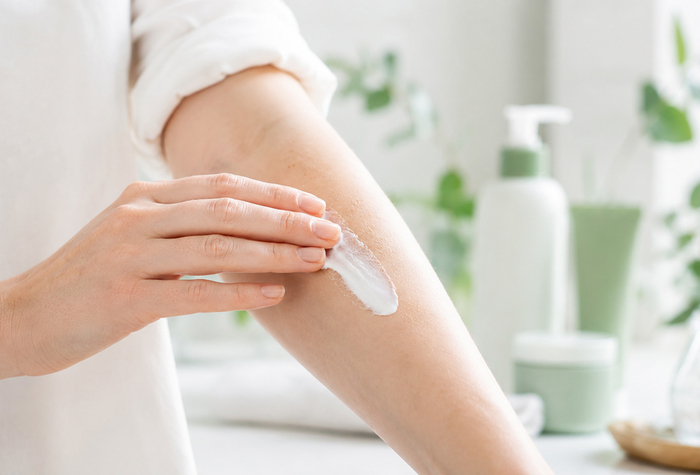 Medizinische Naturkosmetik für empfindliche Haut. (© KI generiertes Bild) Medizinische Naturkosmetik für empfindliche Haut.